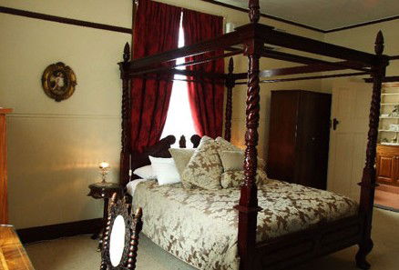 Adelong NSW Accommodation Coffs Harbour