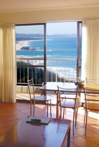 Beachfront Towers - Accommodation Coffs Harbour 2