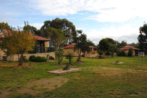 Lakes Entrance Country Cottages - Accommodation Coffs Harbour 0