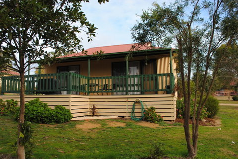 Lakes Entrance Country Cottages - Accommodation Coffs Harbour 2