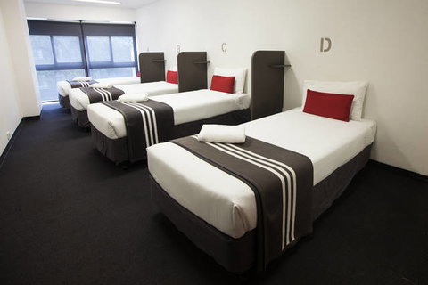 Y Hotel Hyde Park - Accommodation Coffs Harbour 3