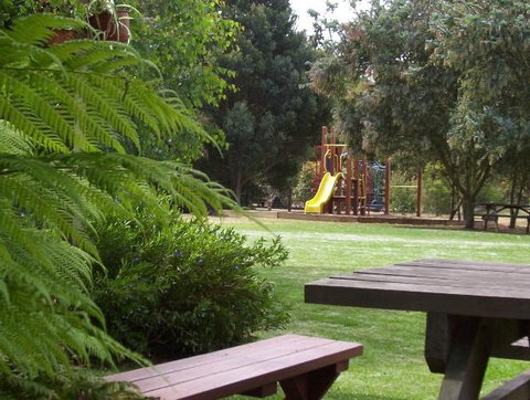 Surfcoast Retreat - Accommodation Coffs Harbour 2