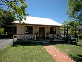 McLaren Cottage - Accommodation Coffs Harbour 0