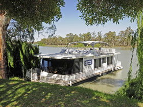 Moving Waters Self Contained Moored Houseboat - Accommodation Coffs Harbour 0