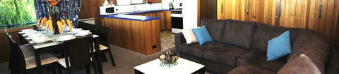 Moving Waters Self Contained Moored Houseboat - Accommodation Coffs Harbour 7