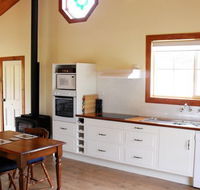 The Old Oak Bed and Breakfast - The Shearing Quarters - Accommodation Coffs Harbour