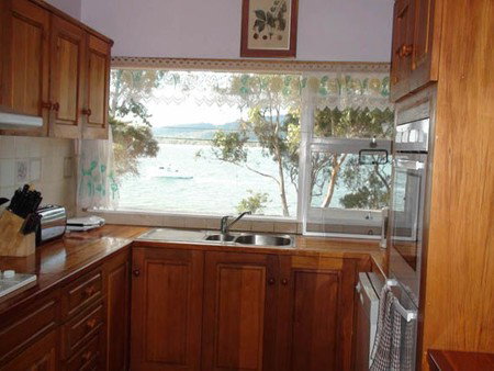White Beach By The Water Holiday Accommodation - Accommodation Coffs Harbour 2
