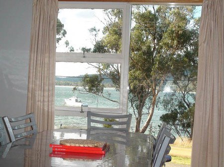 White Beach By The Water Holiday Accommodation - Accommodation Coffs Harbour 3