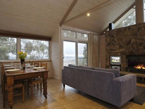 Silvertop Snowy Mountains Retreat - Accommodation Coffs Harbour 1