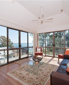 Magnus Street Treetops - Accommodation Coffs Harbour 1