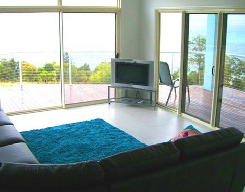Blue Ocean View Beach House - Accommodation Coffs Harbour 2