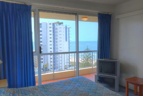 Surfers Beachside Holiday Apartments - Accommodation Coffs Harbour 2