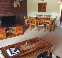 Cleveland Visitor Villas Motel  Shailer Park Garden Villas - Accommodation Coffs Harbour