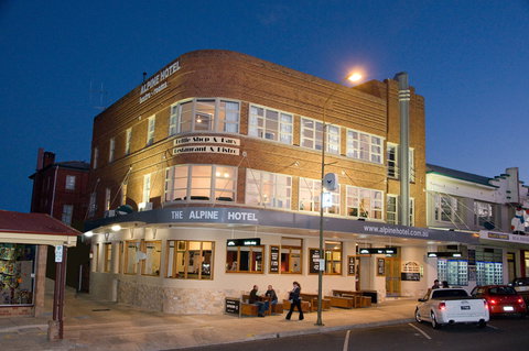 Alpine Hotel - Accommodation Coffs Harbour 0