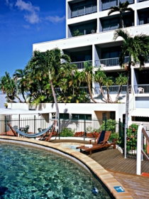 Cairns Sunshine Tower Hotel - Accommodation Coffs Harbour 0