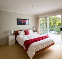 The Lake Limo - Accommodation Coffs Harbour