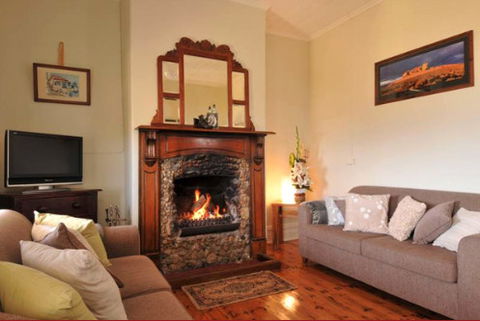 Charlie Bates Cottage - Accommodation Coffs Harbour 2