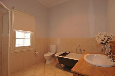 Charlie Bates Cottage - Accommodation Coffs Harbour 5