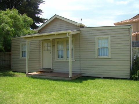 George Cottage - Accommodation Coffs Harbour 0