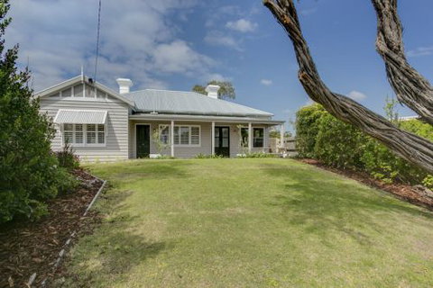 Blakiston House - Accommodation Coffs Harbour 1