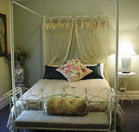 Stray Leaves - Accommodation Coffs Harbour
