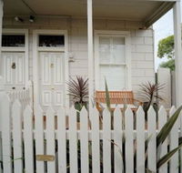 Emerald Inn - Stay Innercity - Accommodation Coffs Harbour