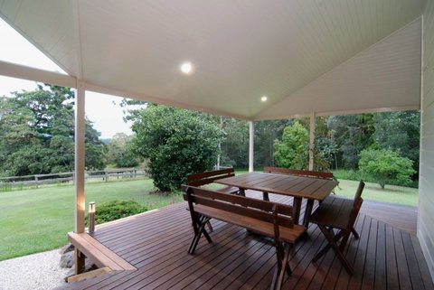 Fernridge Farm Cottage - Accommodation Coffs Harbour 4