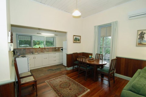 Fernridge Farm Cottage - Accommodation Coffs Harbour 5