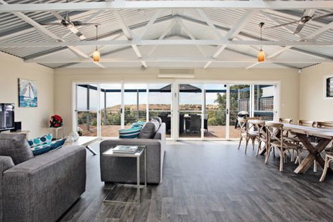Coral Sands Luxury Beach House - Accommodation Coffs Harbour 0