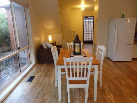 CENTREPOINT UNITS - HEIDELBERG - Accommodation Coffs Harbour 7