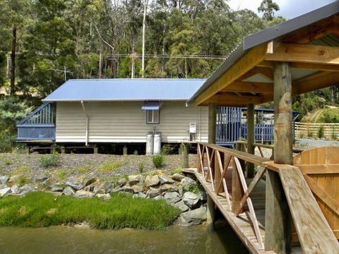 Huon Charm Waterfront Cottages - Accommodation Coffs Harbour 5