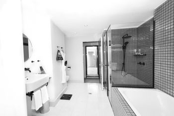 Ovolo Woolloomooloo - Accommodation Coffs Harbour 82