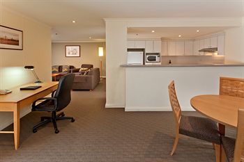 Radisson Hotel & Suites Sydney - Accommodation Coffs Harbour 5