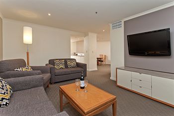Radisson Hotel & Suites Sydney - Accommodation Coffs Harbour 9