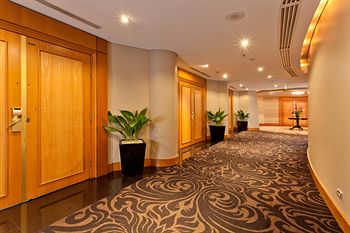 Radisson Hotel & Suites Sydney - Accommodation Coffs Harbour 10