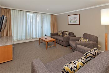 Radisson Hotel & Suites Sydney - Accommodation Coffs Harbour 12