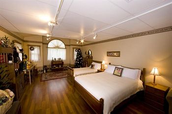 Montville Attic - Accommodation Coffs Harbour 3