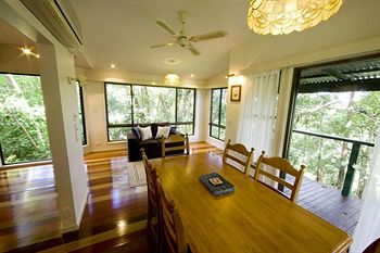 Montville Attic - Accommodation Coffs Harbour 9
