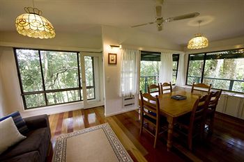 Montville Attic - Accommodation Coffs Harbour 15