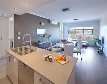 Zara Tower - Luxury Suites And Apartments - Accommodation Coffs Harbour 2