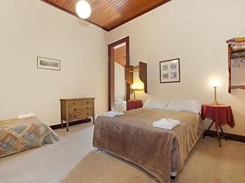 The Victoria & Albert Guesthouse - Accommodation Coffs Harbour 3