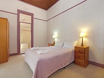 The Victoria & Albert Guesthouse - Accommodation Coffs Harbour 4