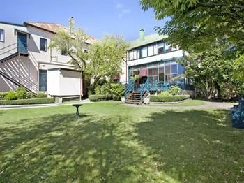 The Victoria & Albert Guesthouse - Accommodation Coffs Harbour 9