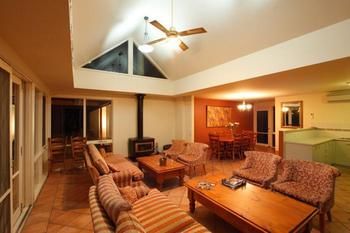 Rothbury Escape - Accommodation Coffs Harbour 10