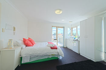 Cityview Studio Accommodation - Accommodation Coffs Harbour 12