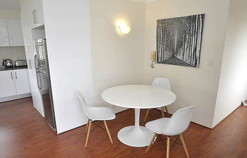 Balmain 1 Mont Furnished Apartment - Accommodation Coffs Harbour 2