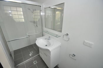 Balmain 2 Mont Furnished Apartment - Accommodation Coffs Harbour 2