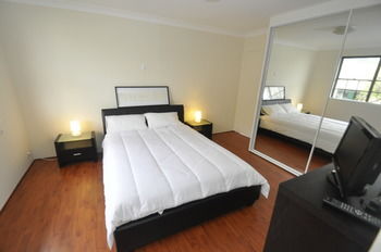Balmain 2 Mont Furnished Apartment - Accommodation Coffs Harbour 4