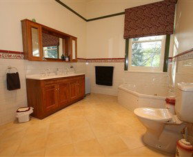 Donalea Bed & Breakfast Tasmania - Accommodation Coffs Harbour 5