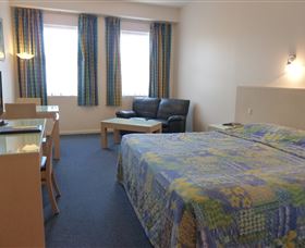 Mayfair Plaza Motel - Accommodation Coffs Harbour 2